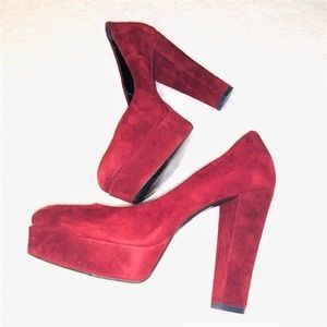 STUDIO 02 'Riley' Plum Suede Platform Pumps